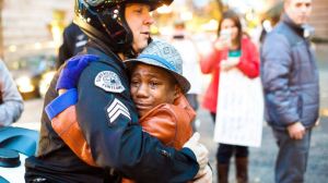 ht_ferguson_protest_hug_devonte_hart_jc_141128_16x9_992